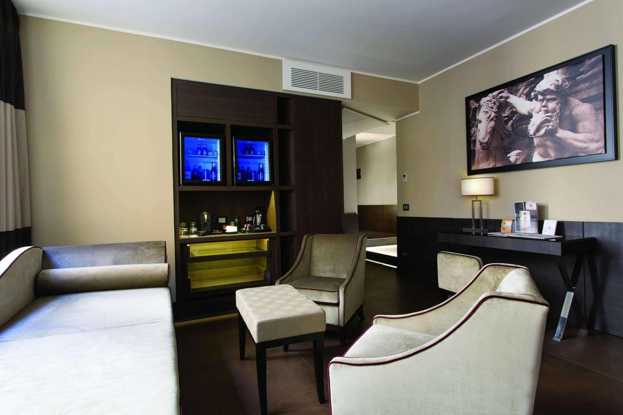 Life Hotel 4*